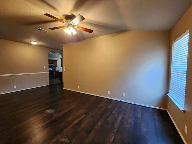 Building Photo - 3/2/2 in Quail Valley / Covered Front Porch / Covered Back Patio / Fenced in Yard / CISD