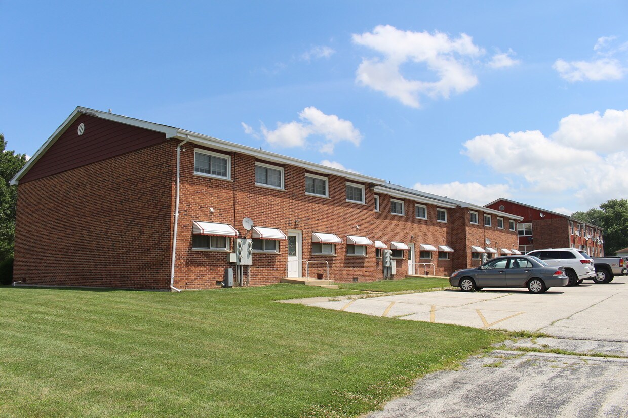 648 Pasadena Ave Unit 9, Beecher, IL 60401 Apartments in Beecher, IL