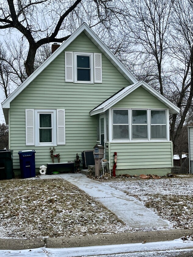 Primary Photo - 630 W 7th Ave