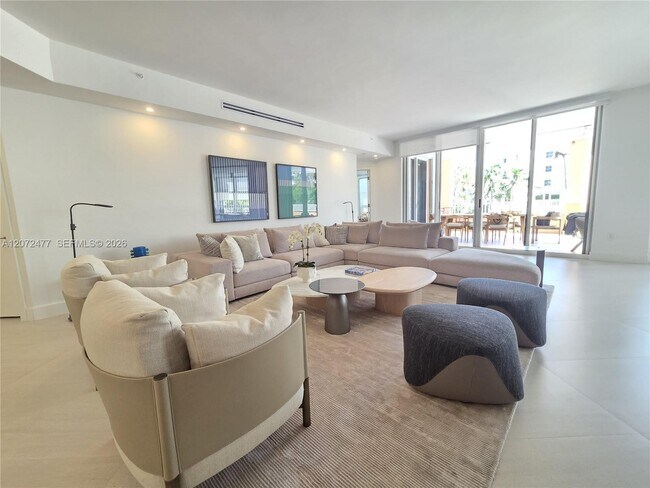 Foto del edificio - 739 Crandon Blvd