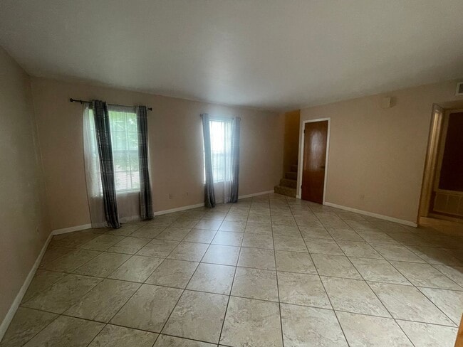 Building Photo - Townhouse Located In Carriage Square