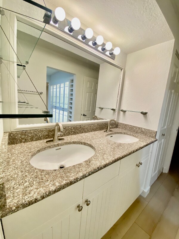 Foto del edificio - 2227 Canyon Blvd