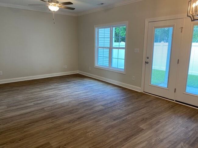 Foto del edificio - 703 Henry Ln