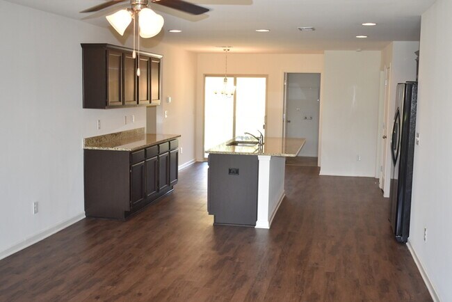 Building Photo - Come view today!