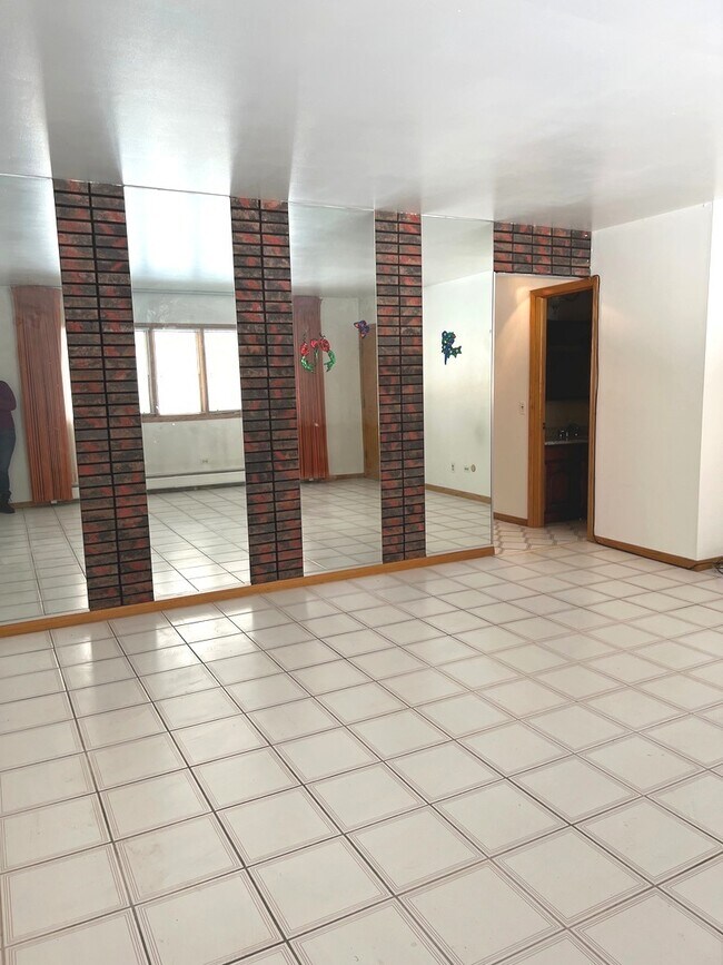 Foto del edificio - 8216 W Belmont Ave