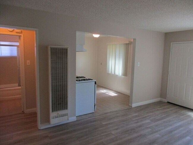 Foto del edificio - 2827 E 3rd St
