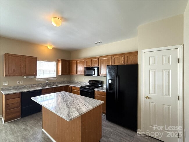 Foto del edificio - 10150 Alexander Martin Ave