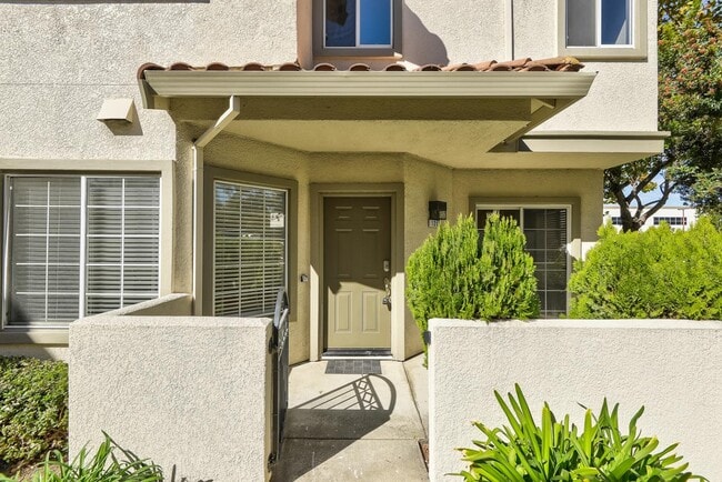 Building Photo - 1253 Tea Rose Cir