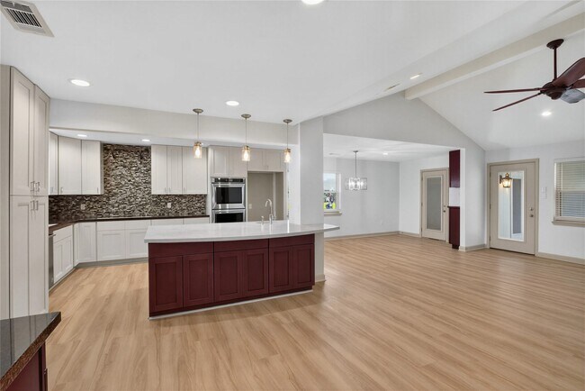Building Photo - 3208 Woodstone Dr