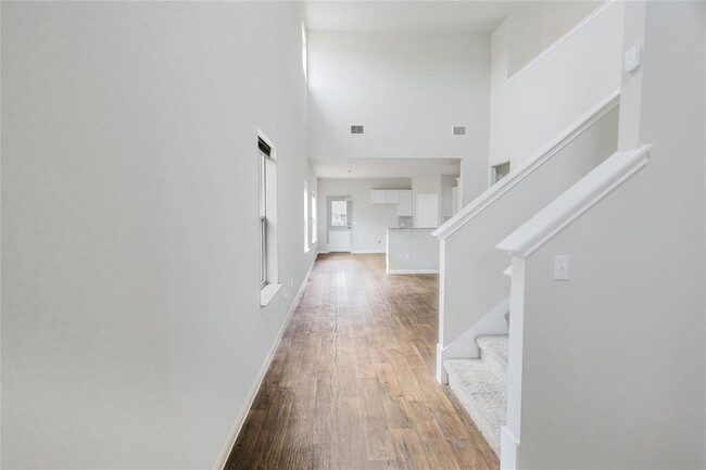 Building Photo - 209 Yoakum St