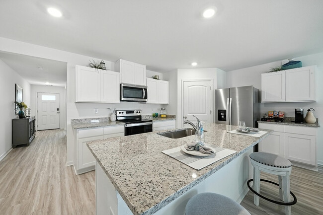 Cullen, large kitchen - Villas at Oak Bend - Home Rentals