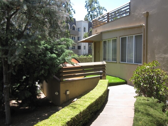 Foto principal - 11045 Strathmore Dr