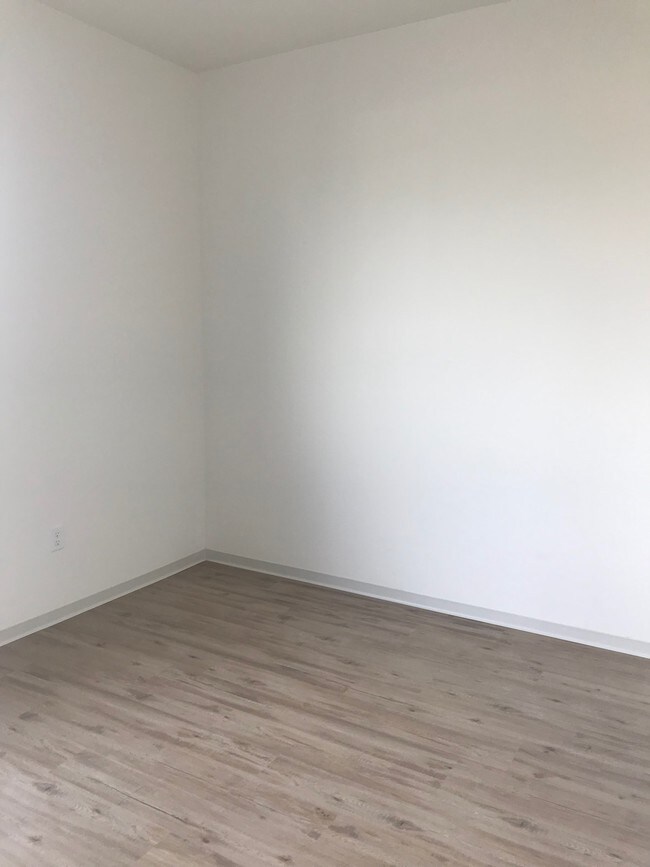 Foto del edificio - 3046 17th Avenue West, Unit 310