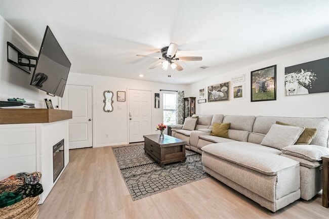 Foto del edificio - 138 Austin Rd