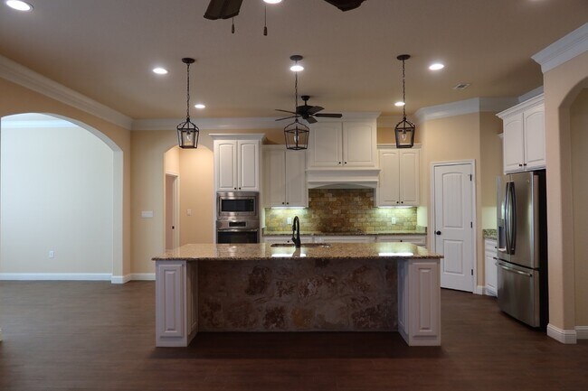 Building Photo - Beautiful 4-Bedroom Rental Home with Grani...