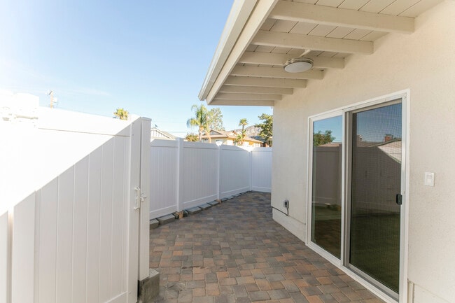 Building Photo - 7209 Dos Rios Dr