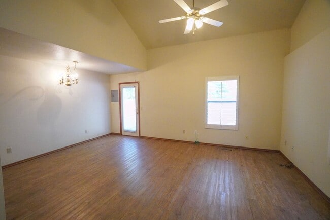 Building Photo - 3316 Ridgecrest Cir