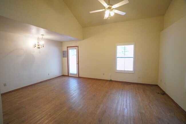 Foto del edificio - 3316 Ridgecrest Cir
