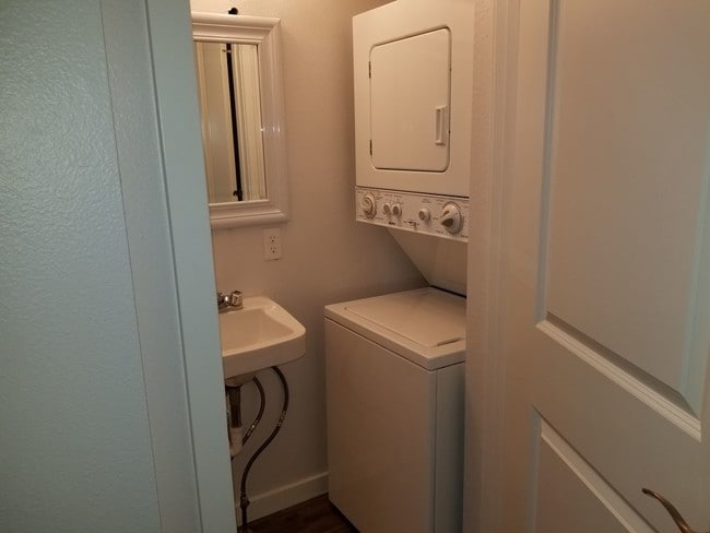 Building Photo - 2 Bed 1.5 Bath in Longmont