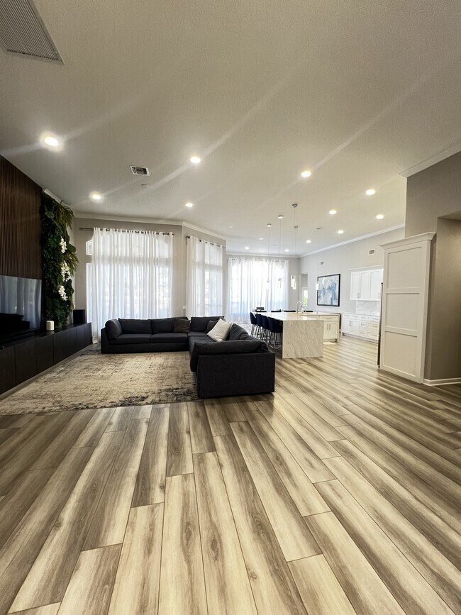 Foto del edificio - 14120 Reflection Lakes Dr