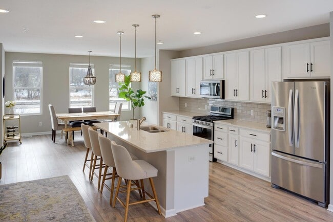 Building Photo - 645 Satori Way