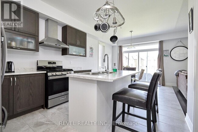 Photo du bâtiment - 33 Wood Crescent