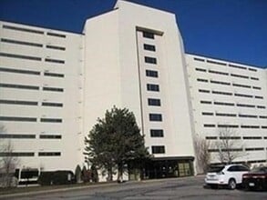 Building Photo - 100 Cove Way