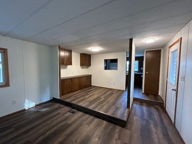 Building Photo - Quiet 2 bed 1 bath in Hamilton