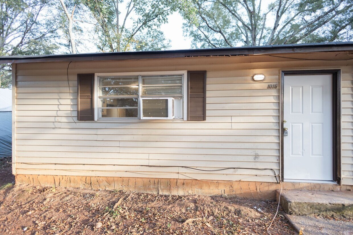 Primary Photo - 1013 W Slaton Ave