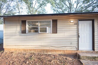 Building Photo - 1013 W Slaton Ave