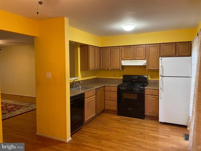 Building Photo - 18419 Honeylocust Cir