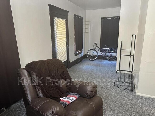 Building Photo - 543 Kling St