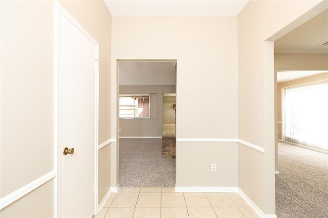 Building Photo - 25310 Wingfield Ln