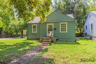 Building Photo - 901 Ratone St