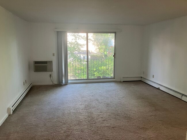 Building Photo - 37 Belmont St