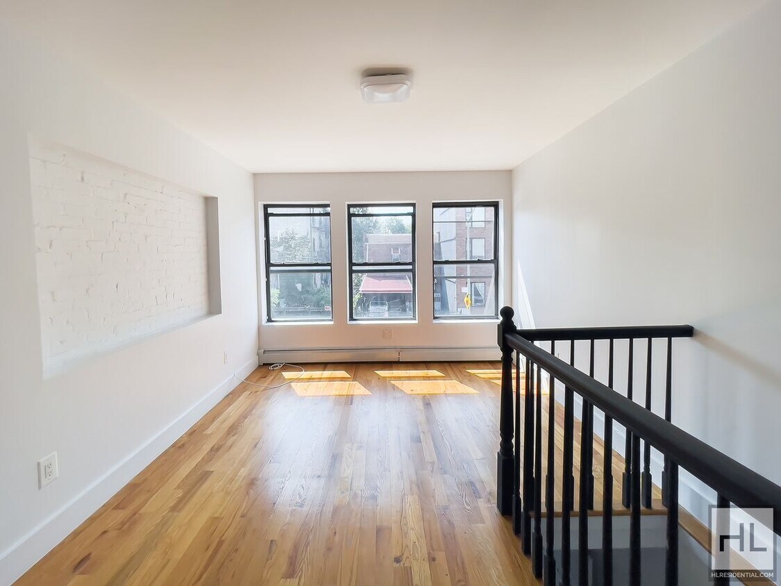 Foto principal - Spacious Bushwick 2 Bed 1-Bath / Great Loc...