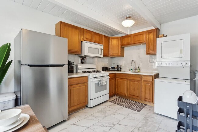 Building Photo - 2312 Bonar St