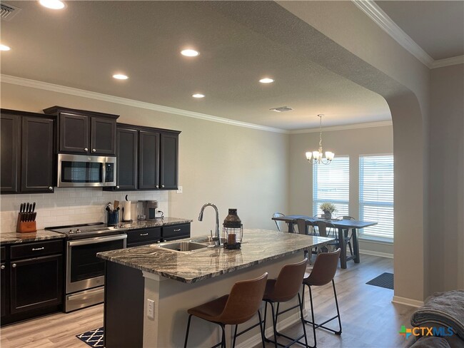 Building Photo - 7220 Rosado Dr