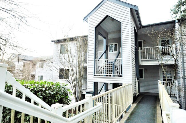 Foto del edificio - Top-Floor Condo near Bellevue Downtown