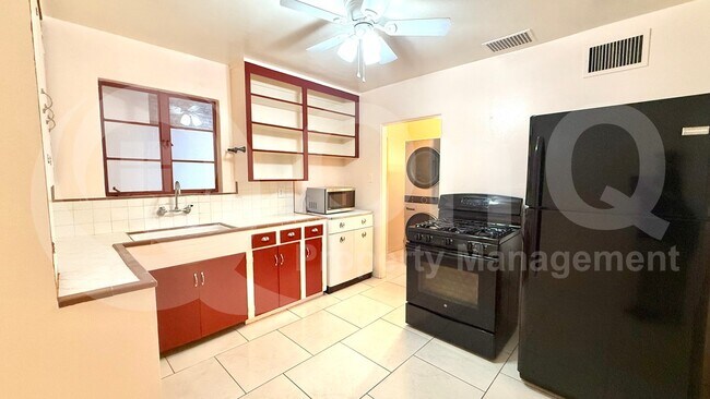 Foto del edificio - 208 W Glenrosa Ave