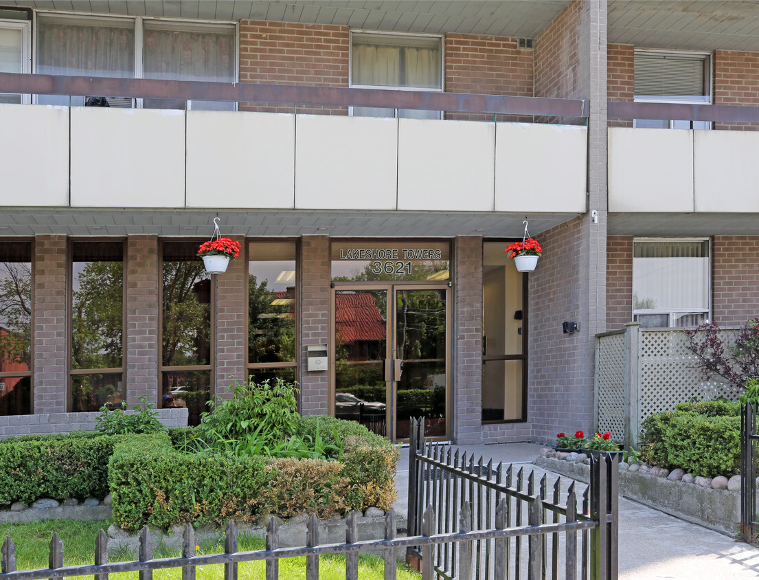 Building Photo - Lakeshore Towers