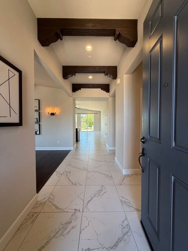Foto del edificio - Newer Single Story Model Home Located In The Meadows at Rice Ranch with Three Car Garage
