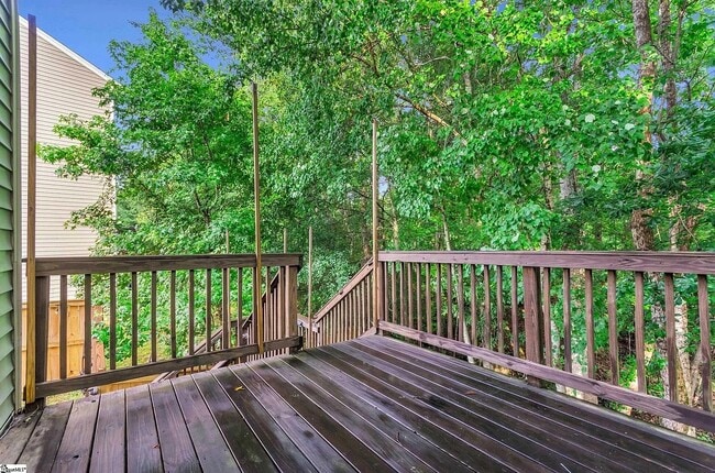 Foto del edificio - 512 Riverdale Rd