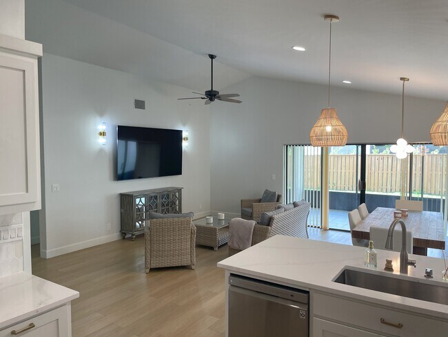 Building Photo - 2670 Mikasa Dr