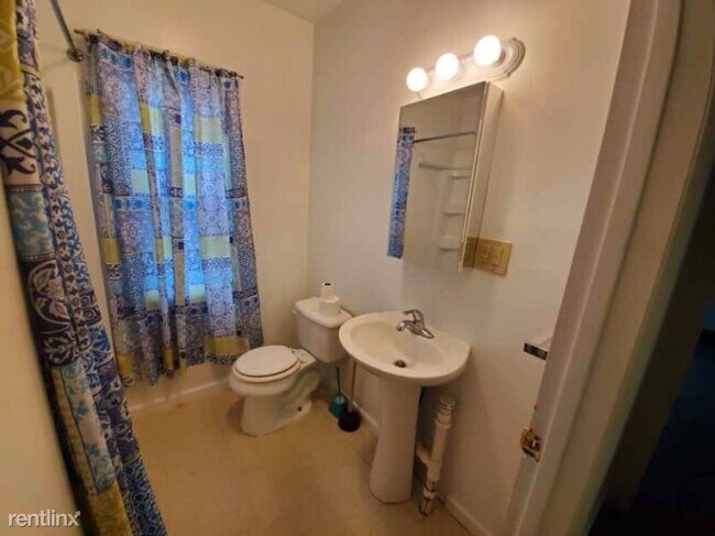Building Photo - 3 br, 1 bath House - 1175 Jennings Ave