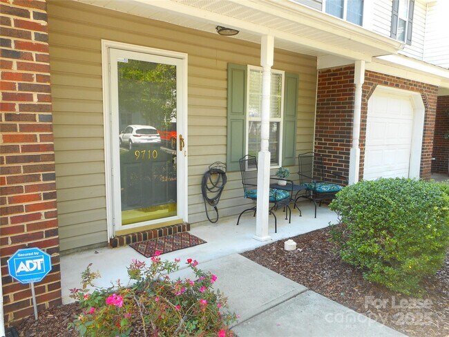 Foto del edificio - 9710 Elizabeth Townes Ln