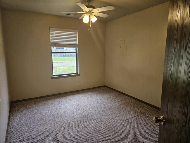 Building Photo - 950 Monterey Way