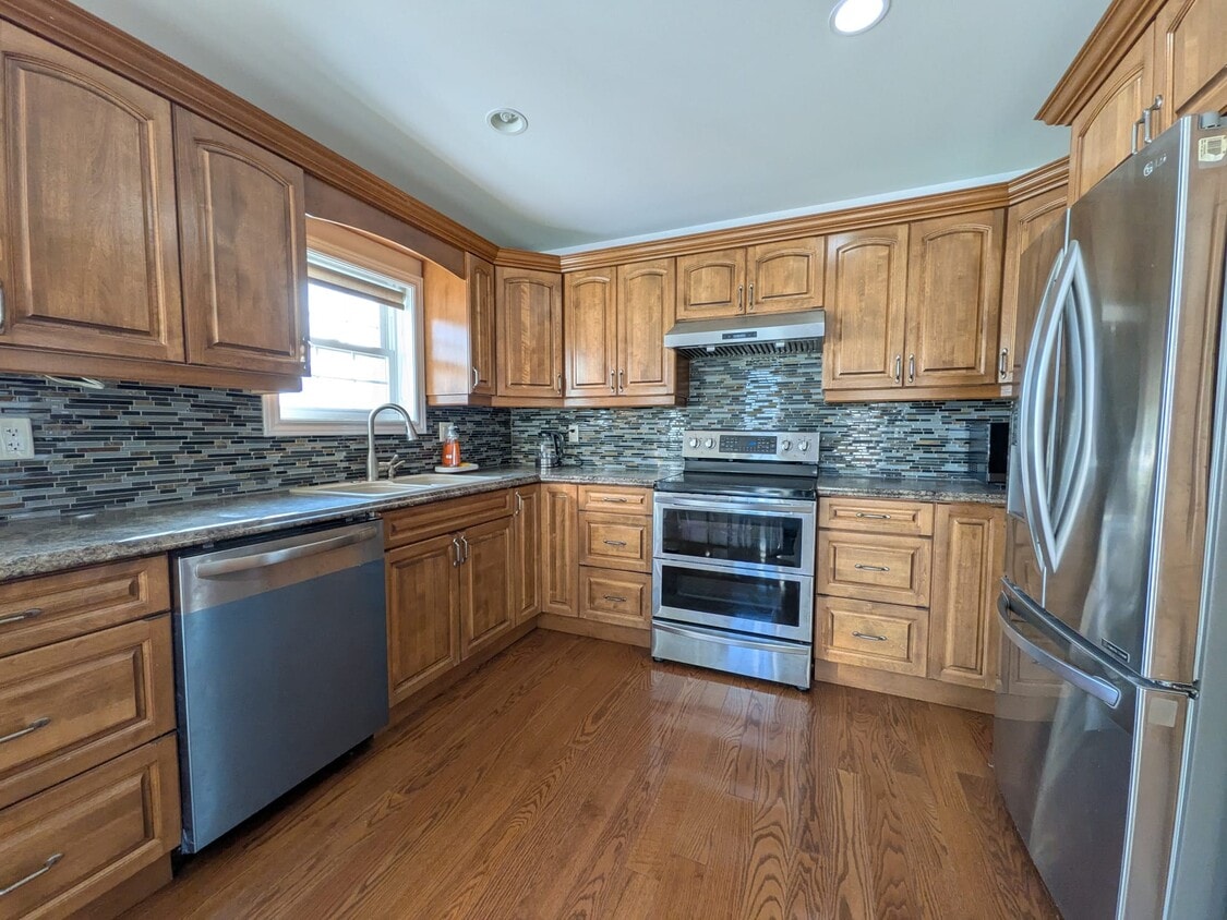 Primary Photo - 130 River Dr