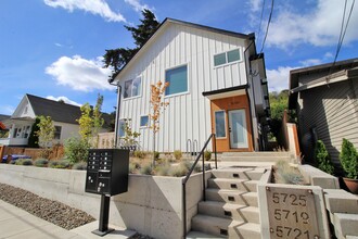 Building Photo - 5723 S Kelly Ave