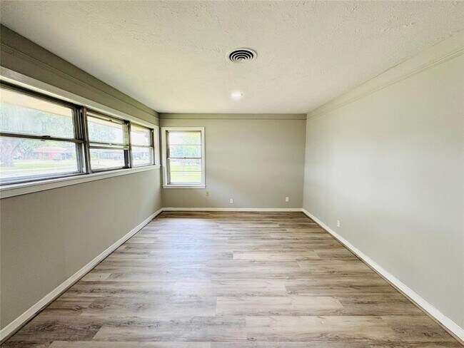 Foto del edificio - 7905 Turquoise Ln